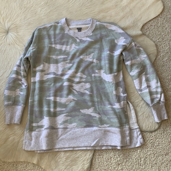 aerie Tops - Camo sweatshirt